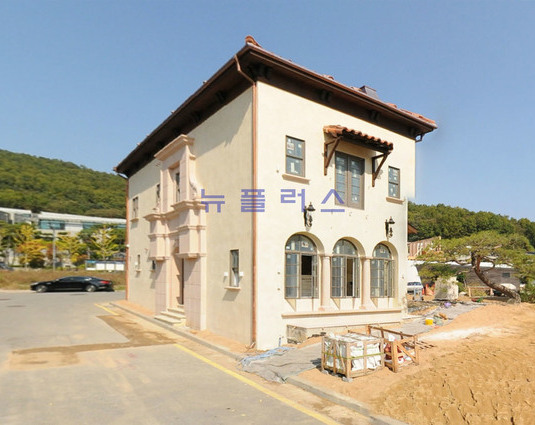 남원선례동로 목조주택(지중해컨셉)
